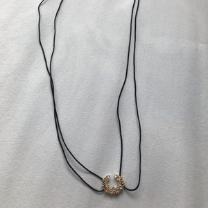 Bagatiba crescent choker